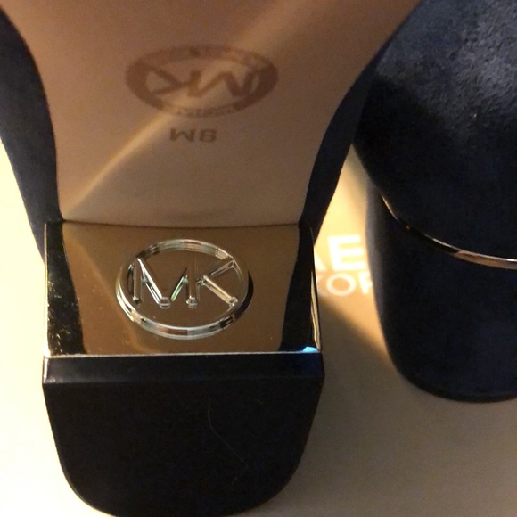 Michael Kors suede pump. - Picture 5 of 6